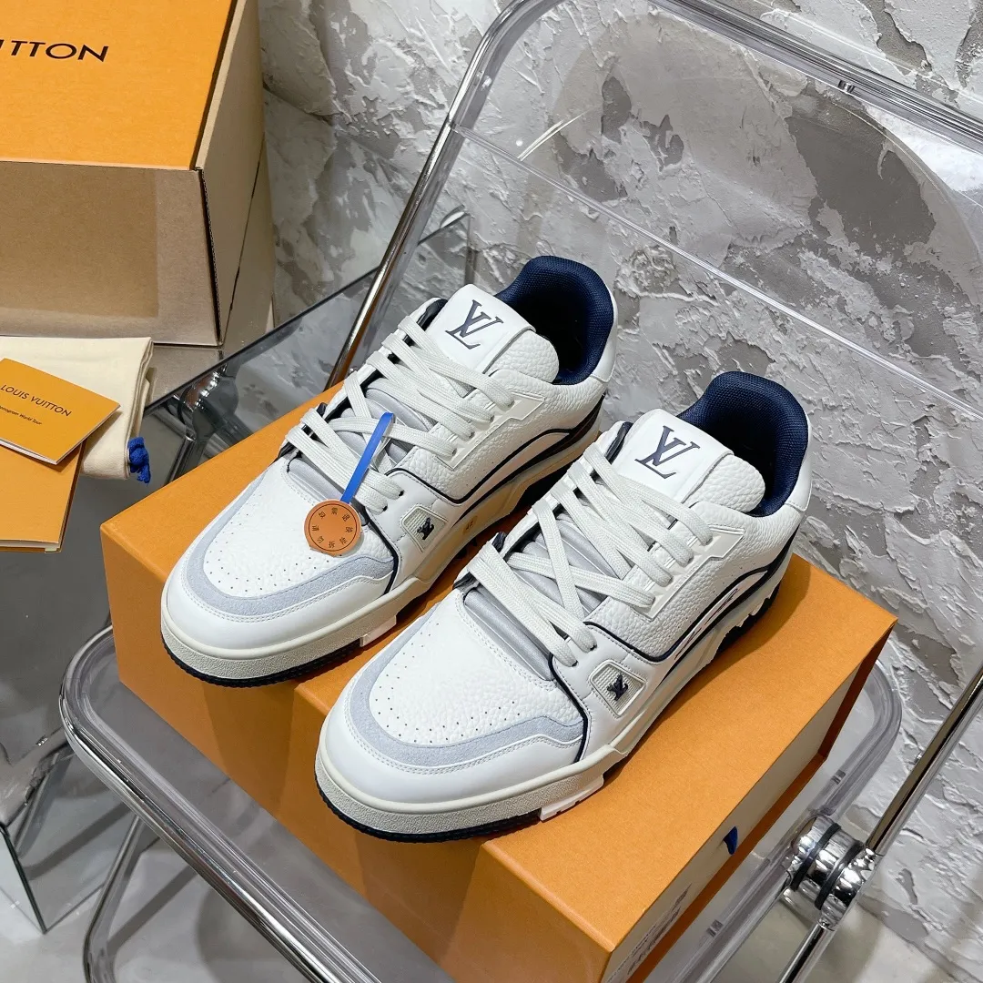 👟👟Ex-factory price 840👟👟 Women's shoes Women's clothing Couple code # Top purchasing version LV trainer "Couple limited series casual sports basketball shoes, good-looking and handsome, every color is huge and beautiful! A must-have item for fashionistas 🛍 Original custom-made embossed grained calfskin (non-market microfiber leather) Everyone needs to distinguish!) Symmetrical old pattern washed denim; all accessories and accessories are customized according to the original 1:1. Even the color matching of the original is the same private model T👟👟The factory price is U outsole. Many small designs must be original to see the quality, the quality is in the details! The original consistent chip tag can be purchased directly from the LV official website 😏 The full set of Jingmei aircraft box packaging Please be sure of our quality‼ ️Please pay attention to the common materials on the market! Size: 35-44 (Male 38/45 custom-made, non-refundable)